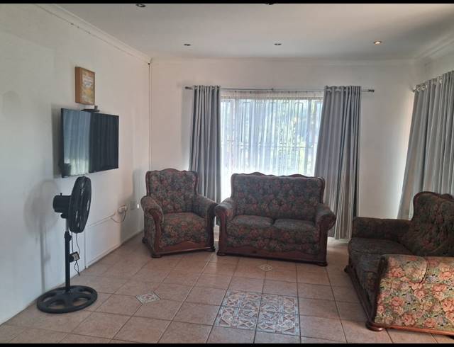 3 BEDROOM HOUSE FOR SALE IN CRAIGIEBURN